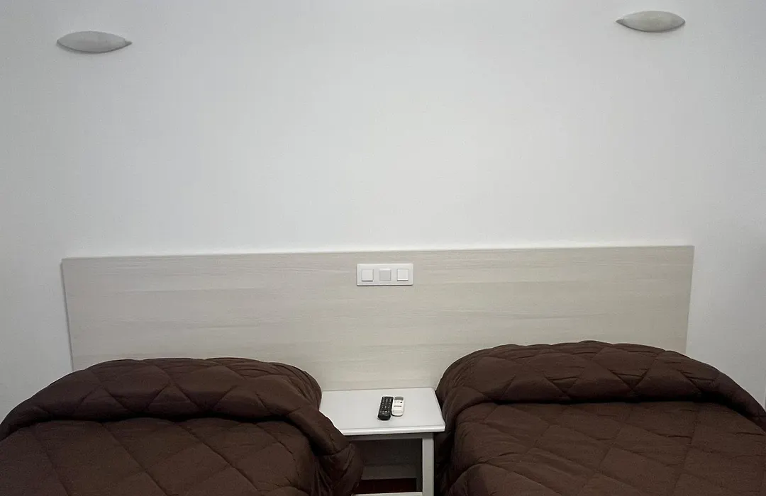 Hostal Hueso-1